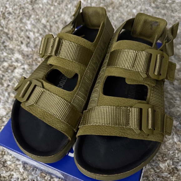 Birkenstock sandals men size 9 us. - Picture 10 of 11